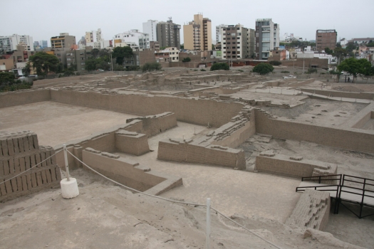 huaca_pucllana_with_city.jpg